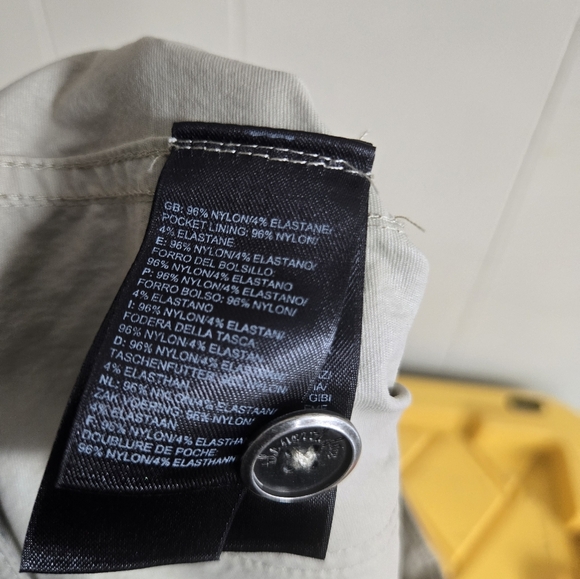 The North Face Women's Beige Cargo Shorts-Size 4 - Picture 3 of 8